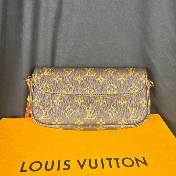 Louis Vuitton Ivy bag chain like new with original box - Picture 1 of 13